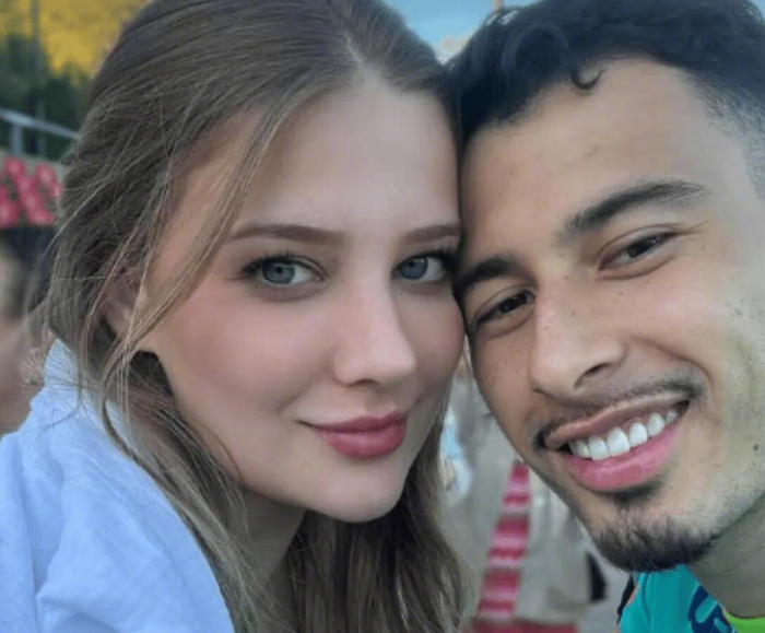 B-sports官网-阿森纳球星马丁内利未婚妻Isabella Rousso低调支持男友|曼城|加布里埃尔-马丁内利|加布里埃尔-保利斯塔|太阳报|球迷_新浪体育_新浪新闻