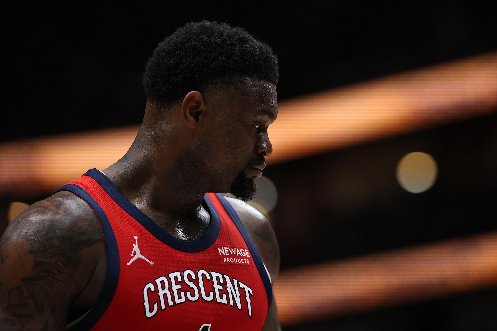 必一运动官网-一言难尽！锡安全场5中2&amp;罚球3中0得到4分4板 出战15分钟因病退赛