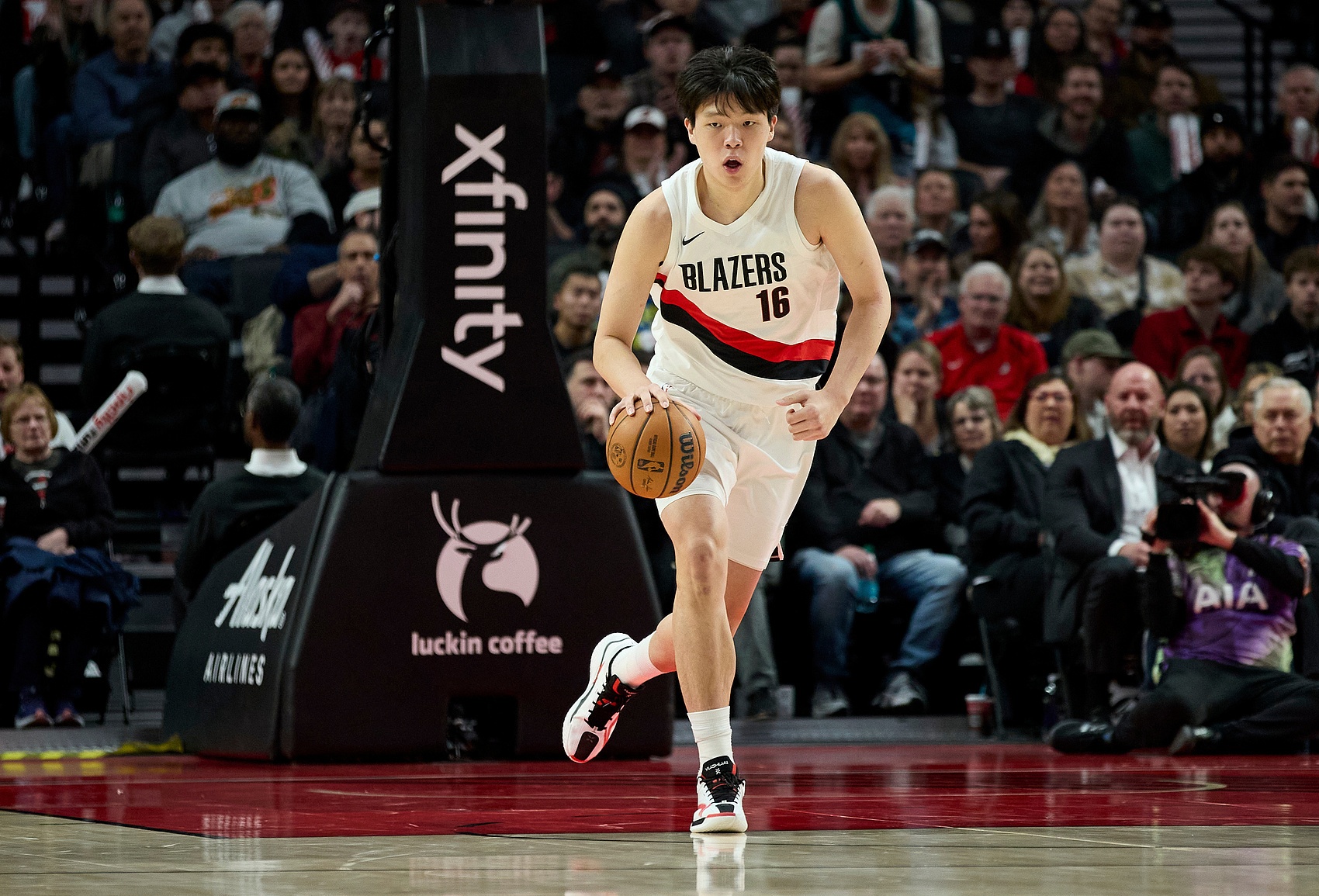 必一运动登录入口-被召回也没机会！杨瀚森未能登场 本赛季第21次被DNP